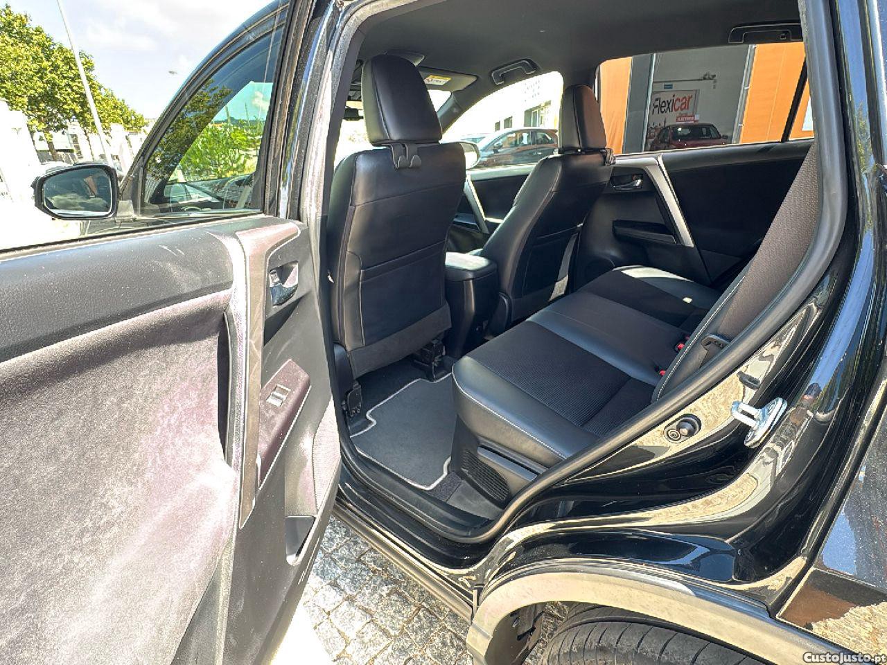 Toyota RAV4 2.5 HSD Comfort — fotografia 3