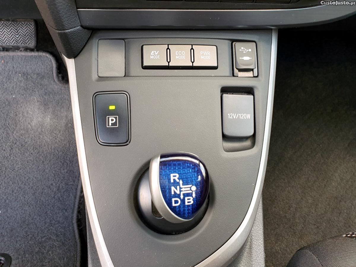 Toyota Auris Touring Sports 1.8 VVT-i HSD Comfort — fotografia 6