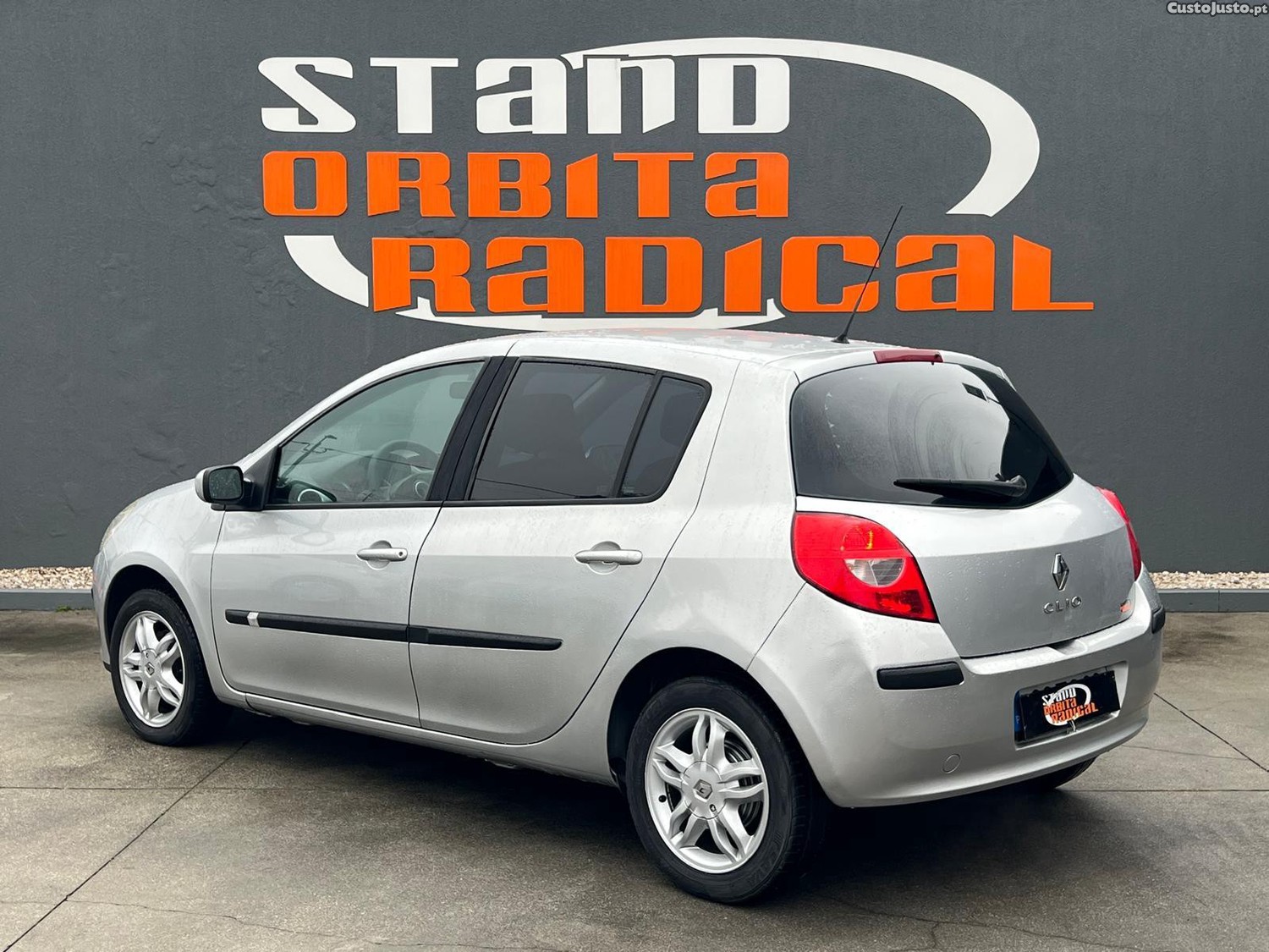 Renault Clio 1.2 16V Dynamique — fotografia 9