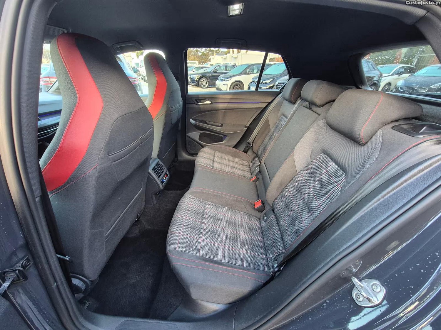 Volkswagen Golf GTI Maxtrix — fotografia 4