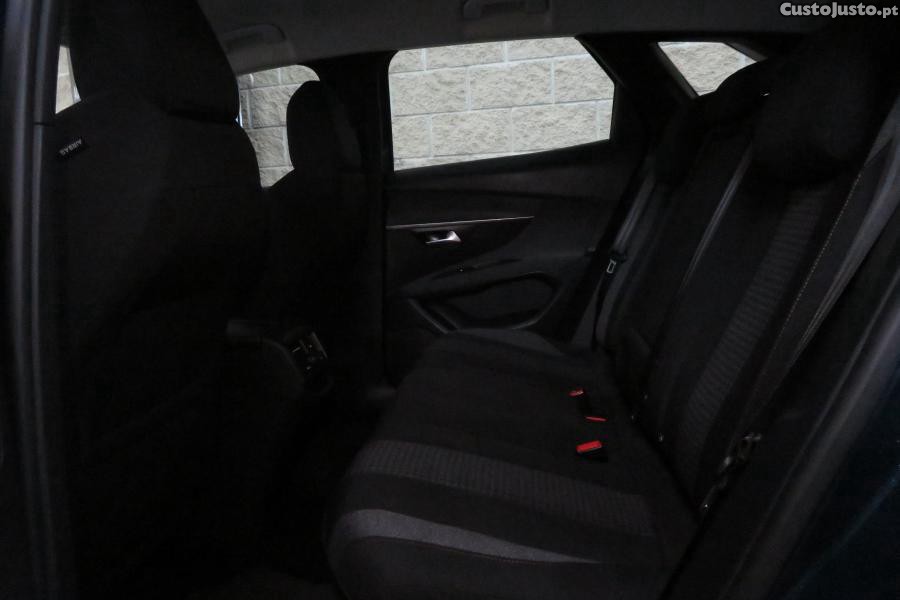 Peugeot 3008 1.5 BlueHDi Active P — fotografia 24