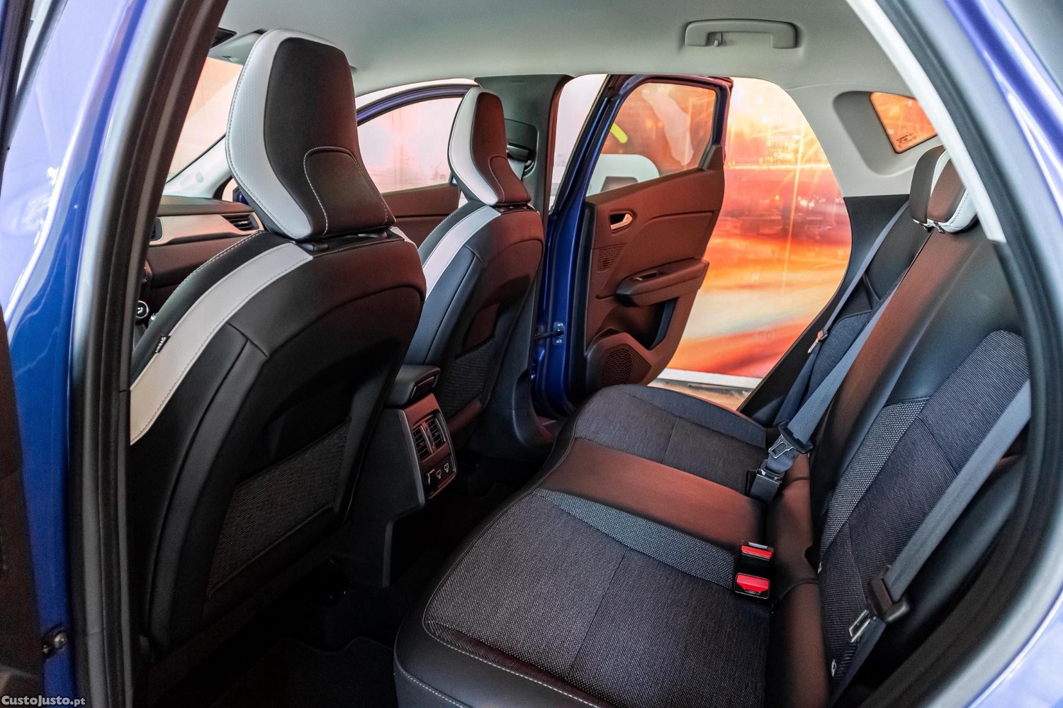 Renault Captur 1.0 TCE EXCLUSIVE — fotografia 4