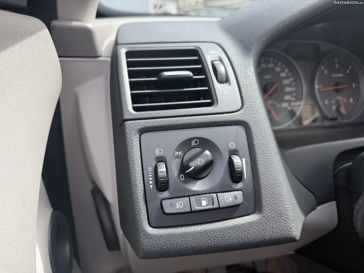 Volvo C70 2.0 D Momentum — fotografia 3