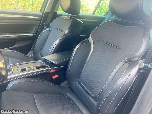 Renault Mégane 1.5 Blue dCi Limited — fotografia 5