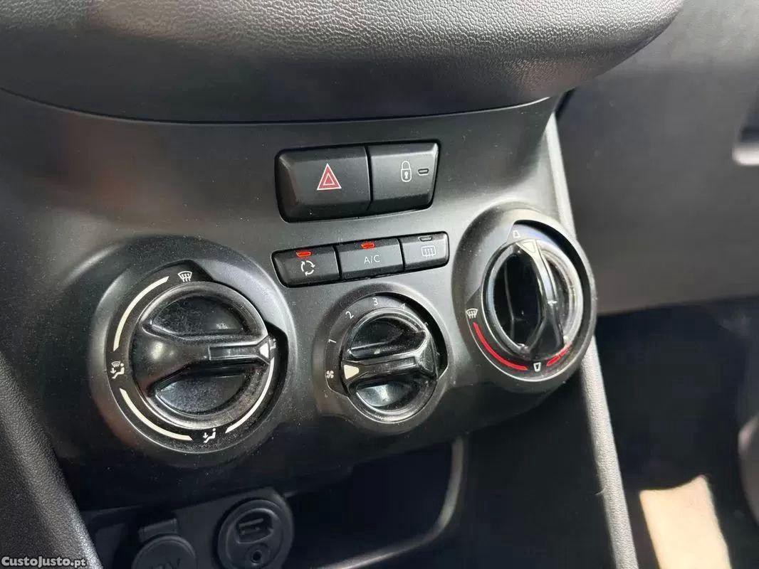 Peugeot 208 1.6 bluehdi style — fotografia 8