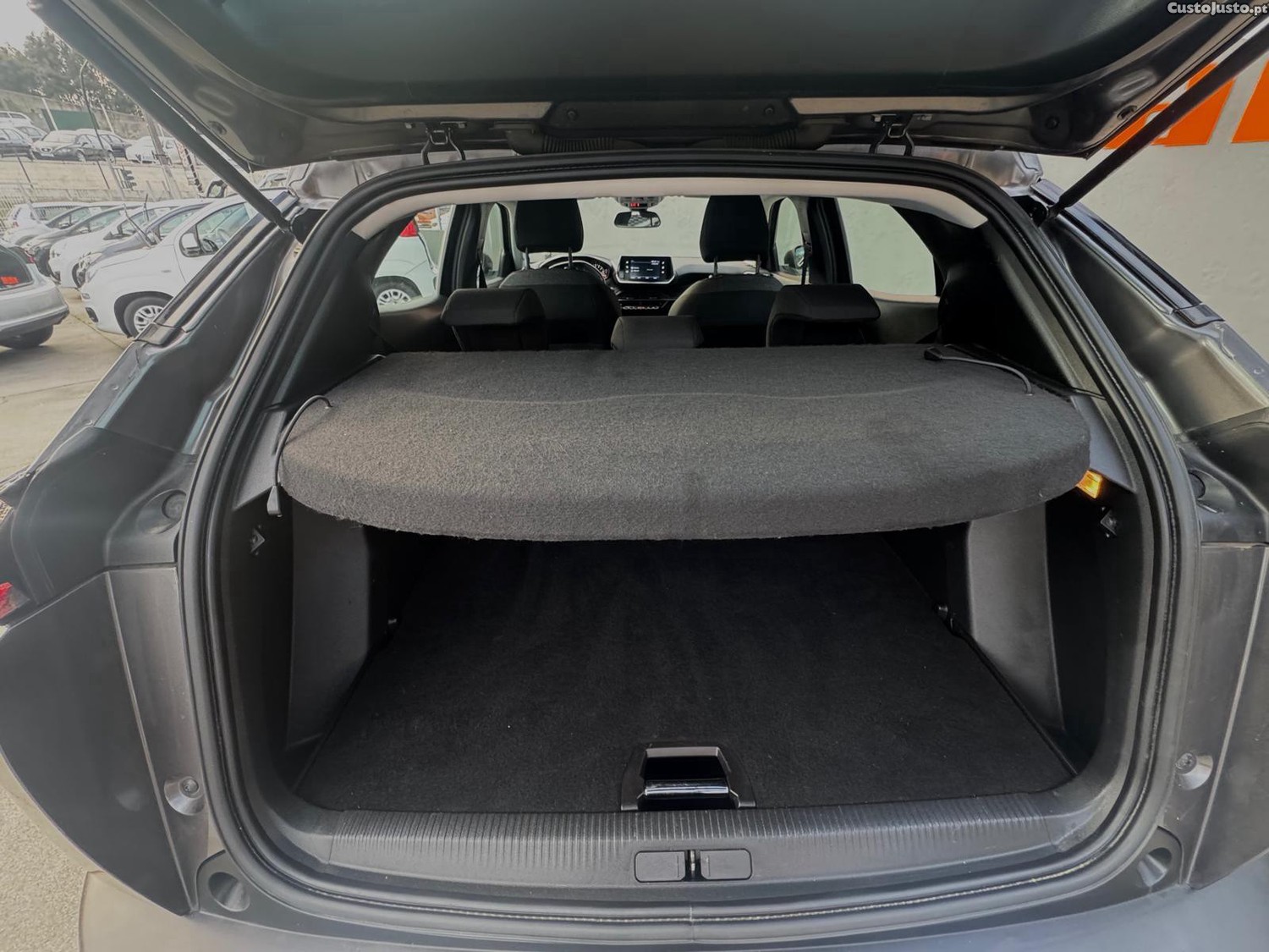 Peugeot 2008 1.2 PureTech Active — fotografia 3