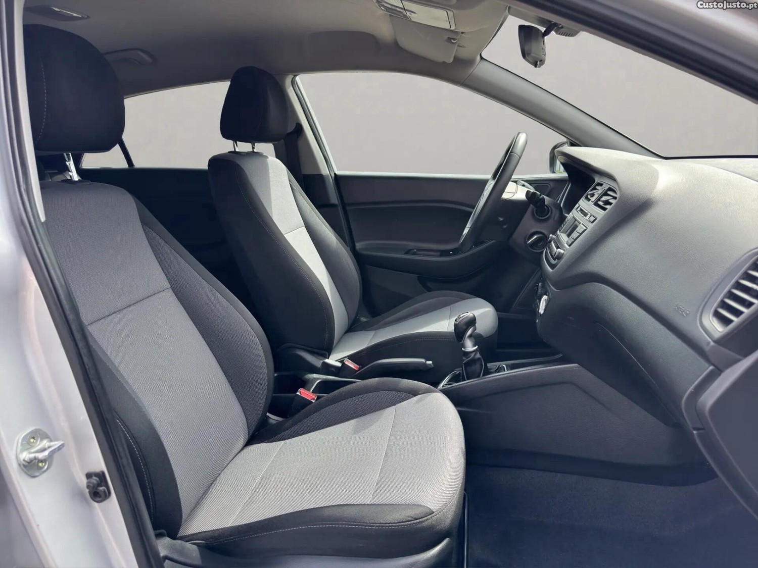Hyundai i20 1.1 CRDi Access — fotografia 6