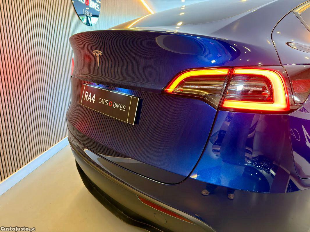 Tesla Model Y Tração Traseira — fotografia 3