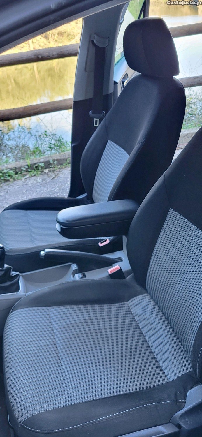 Seat Toledo 1.6 TDI — photo 3