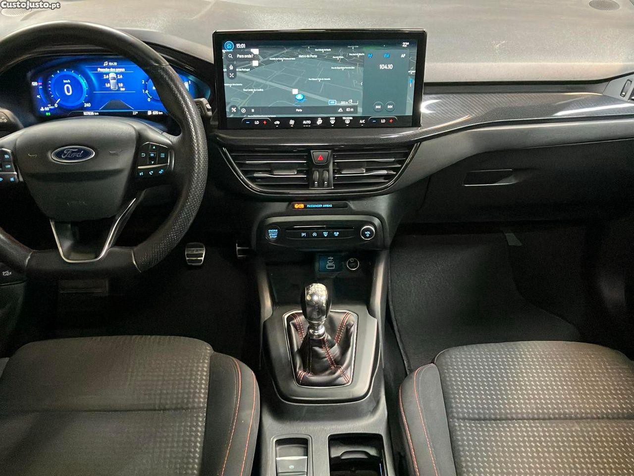 Ford Focus 1.0 EcoBoost MHEV ST-Line — fotografia 14