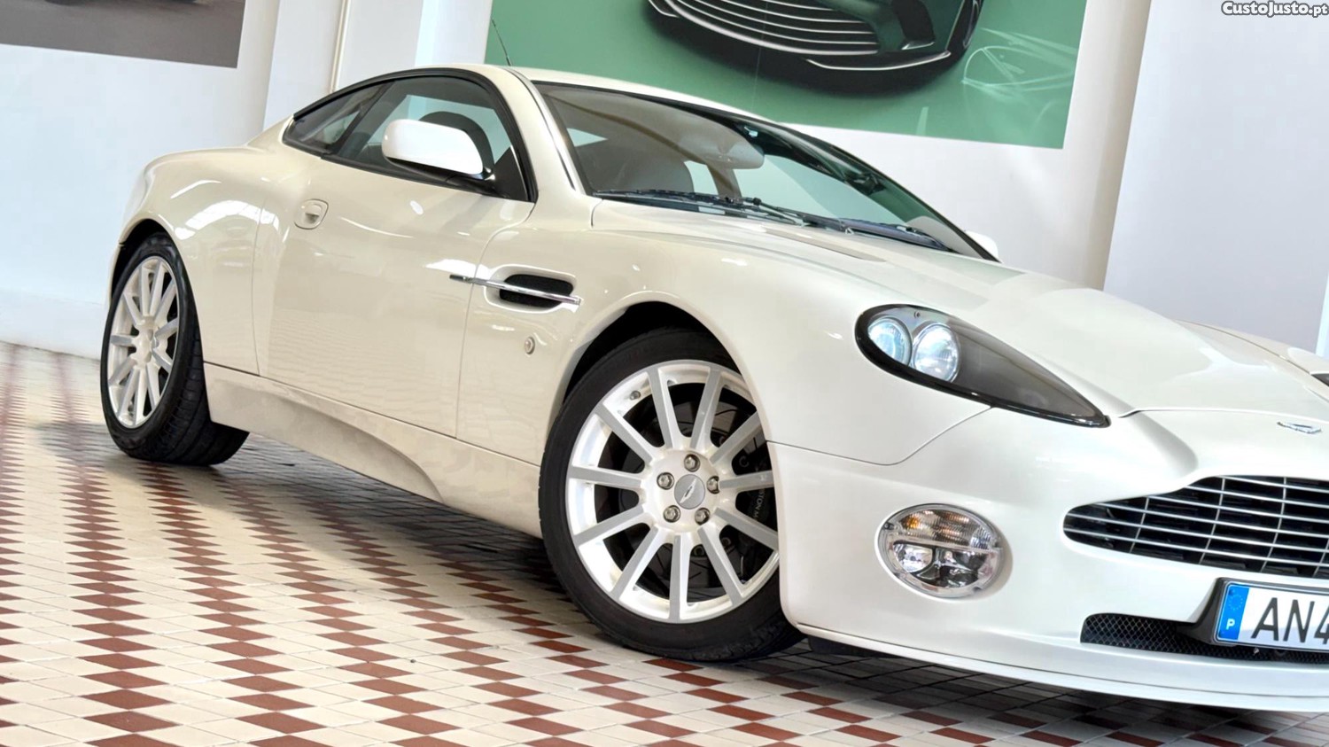 Aston Martin V12 Vanquish S — fotografia 16