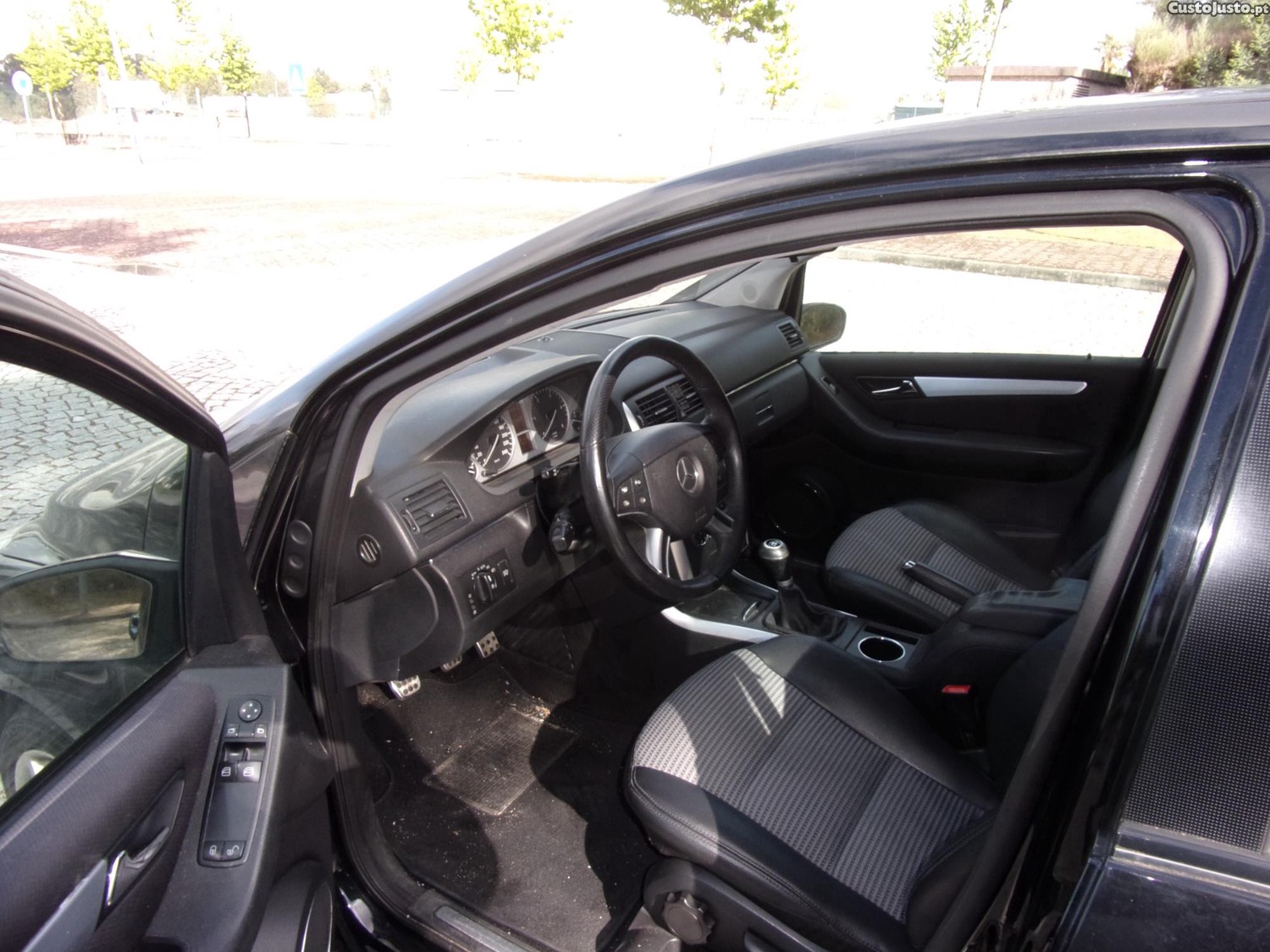 Mercedes-Benz B 200 sports tourer — fotografia 4