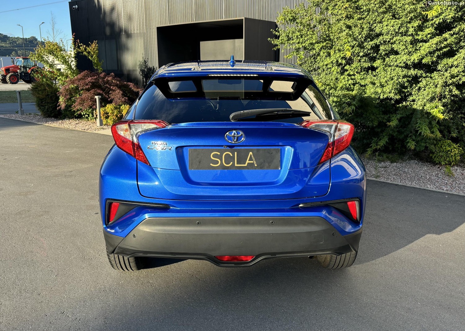Toyota C-HR 1.2 TURBO — fotografia 4