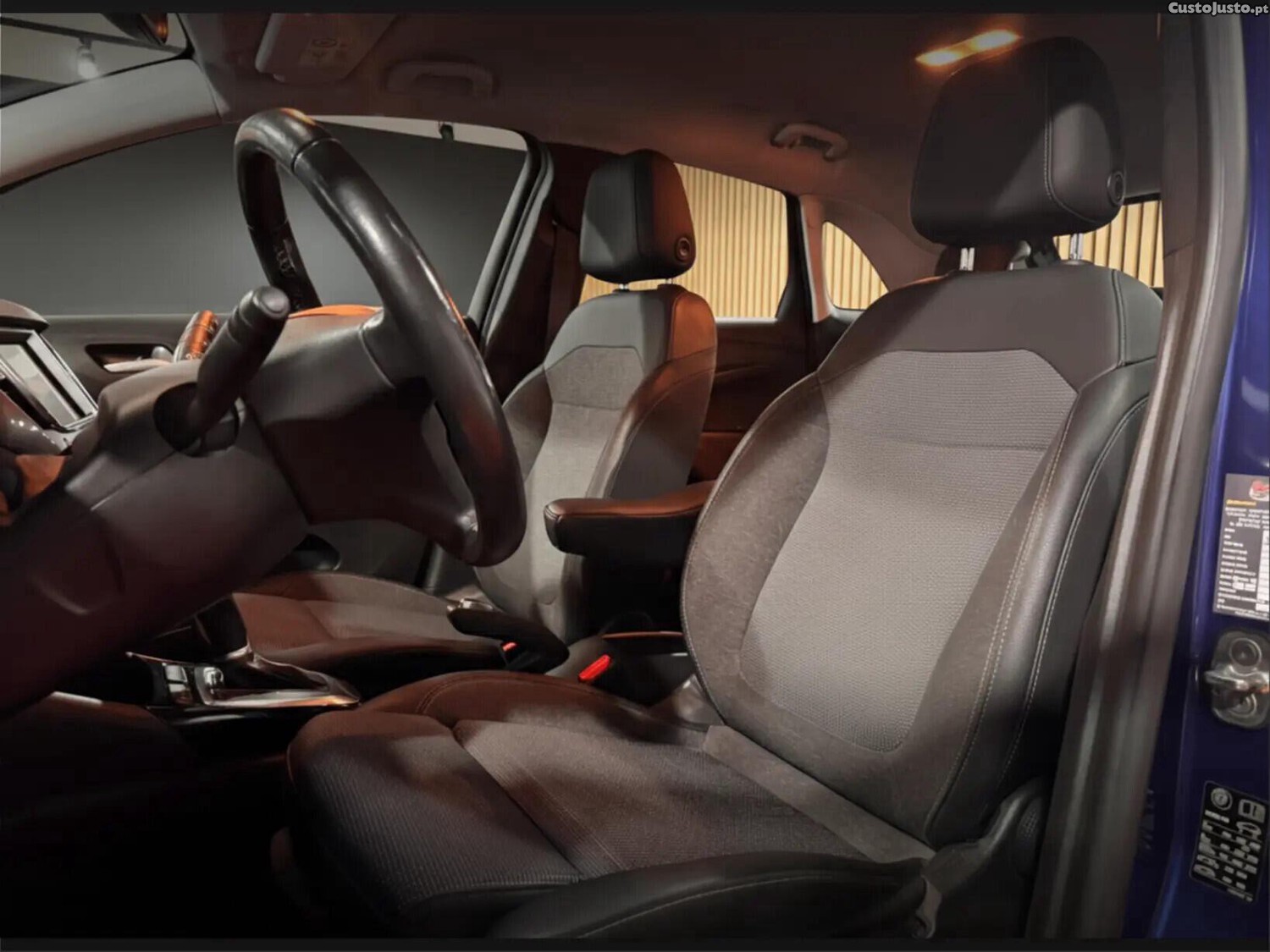 Opel Crossland X 1.2 T Innovation Aut. — fotografia 5