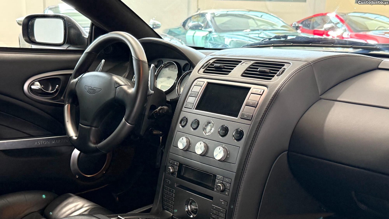 Aston Martin V12 Vanquish S — fotografia 13