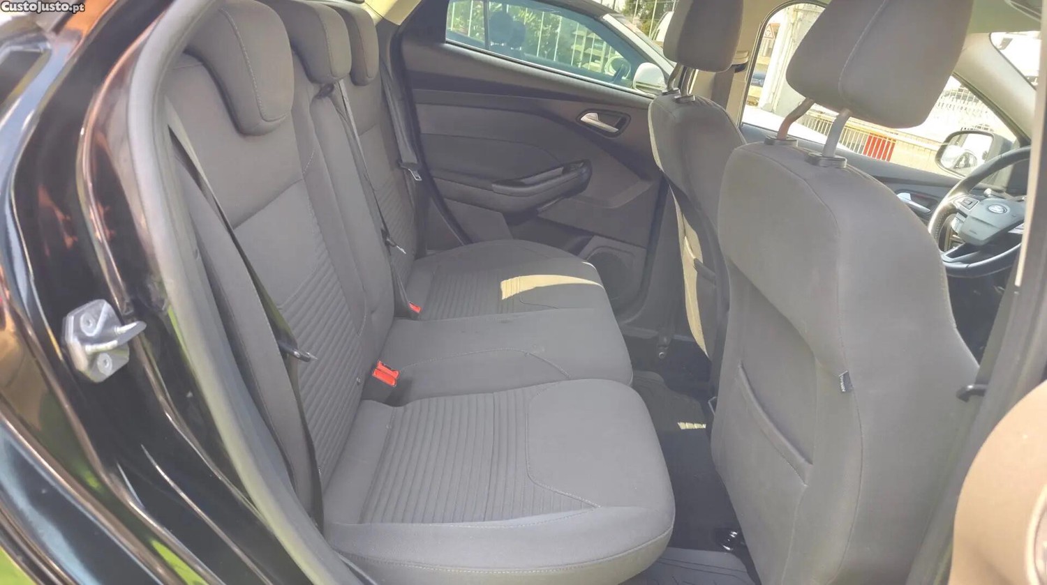 Ford Focus 1.5 TDCi Titanium ECOnetic — fotografia 14