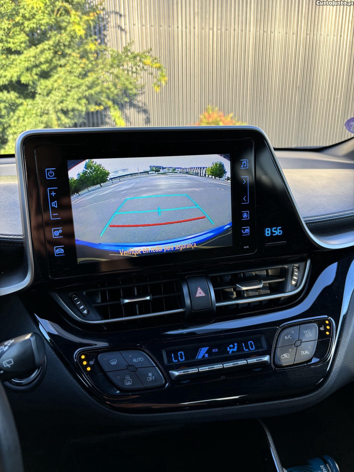 Toyota C-HR 1.2 TURBO — fotografia 3
