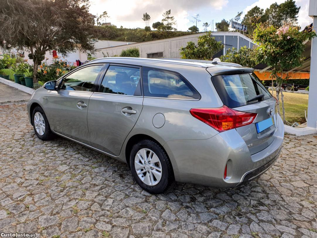 Toyota Auris Touring Sports 1.8 VVT-i HSD Comfort — fotografia 9