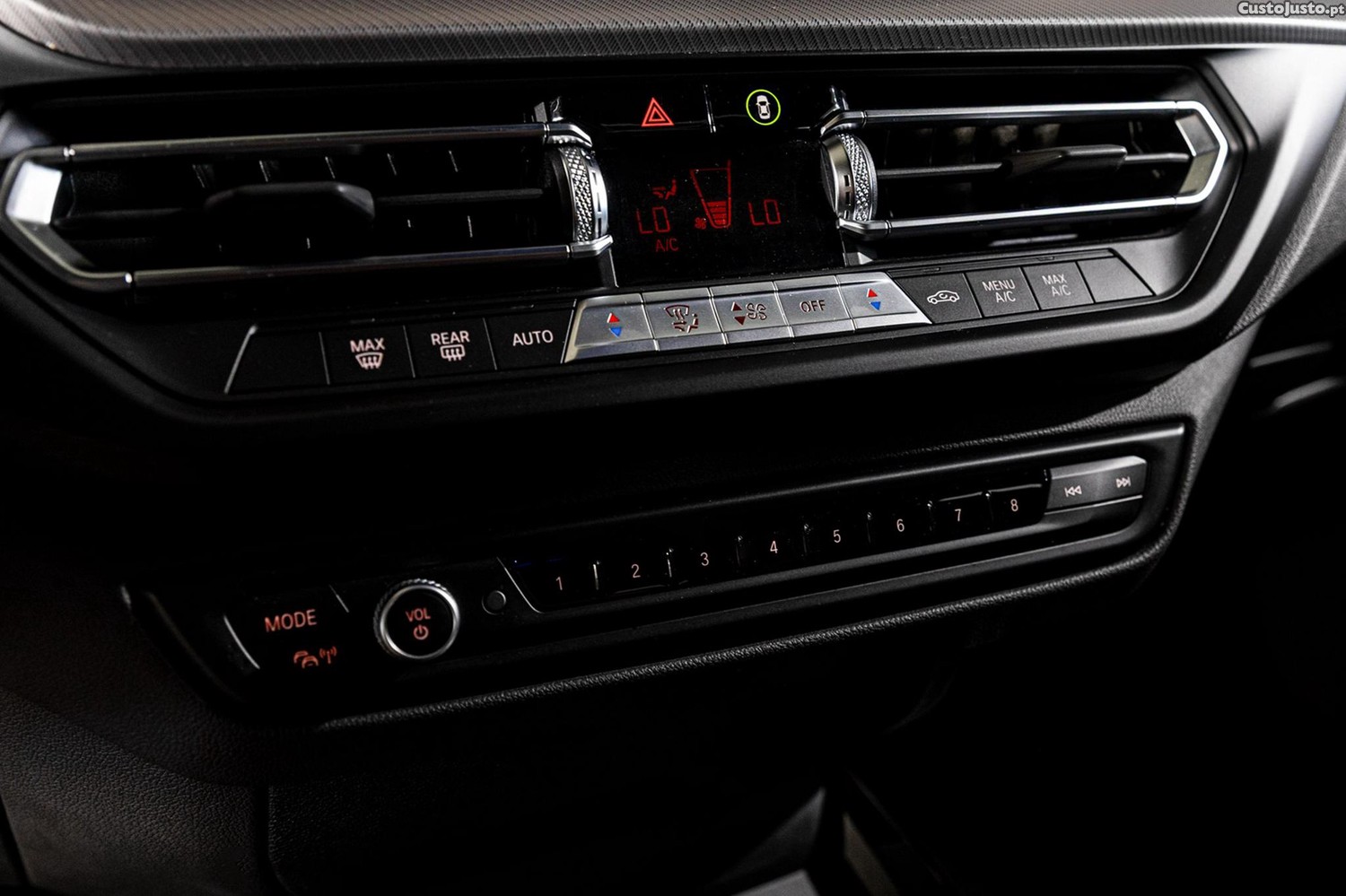 BMW 118 i Pack Desportivo M Auto — fotografia 11