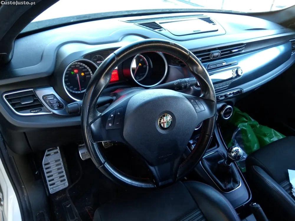 Alfa Romeo Giulietta 2.0 JTDM (940.FXL1A) (103 kW / 140 cv) [04.2010 - 12.2020] - 12 — photo 4