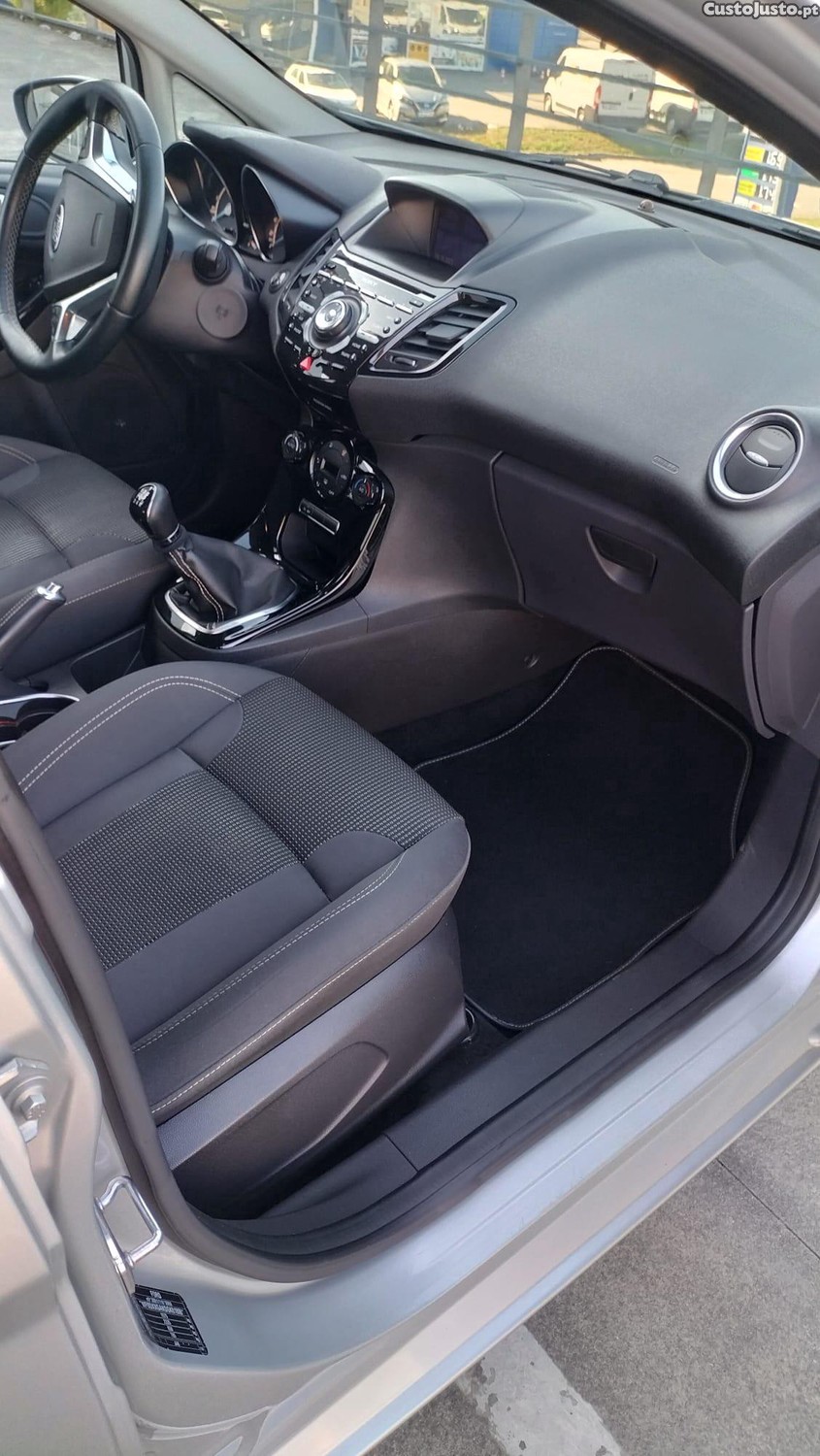 Ford Fiesta Titanium — fotografia 7