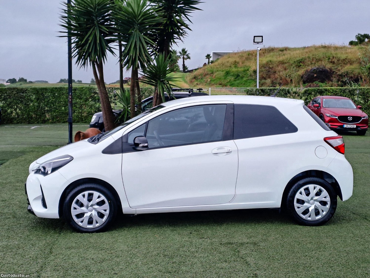 Toyota Yaris 1.4 D4D 90CV COMERCIAL 2018 — fotografia 14