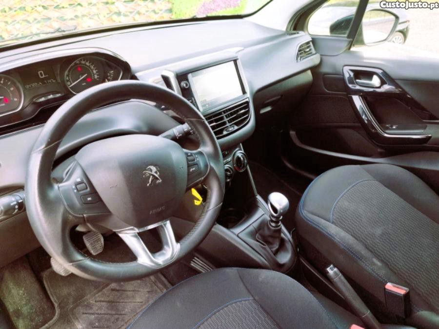 Peugeot 208 1.5 BlueHDi Signature — fotografia 4