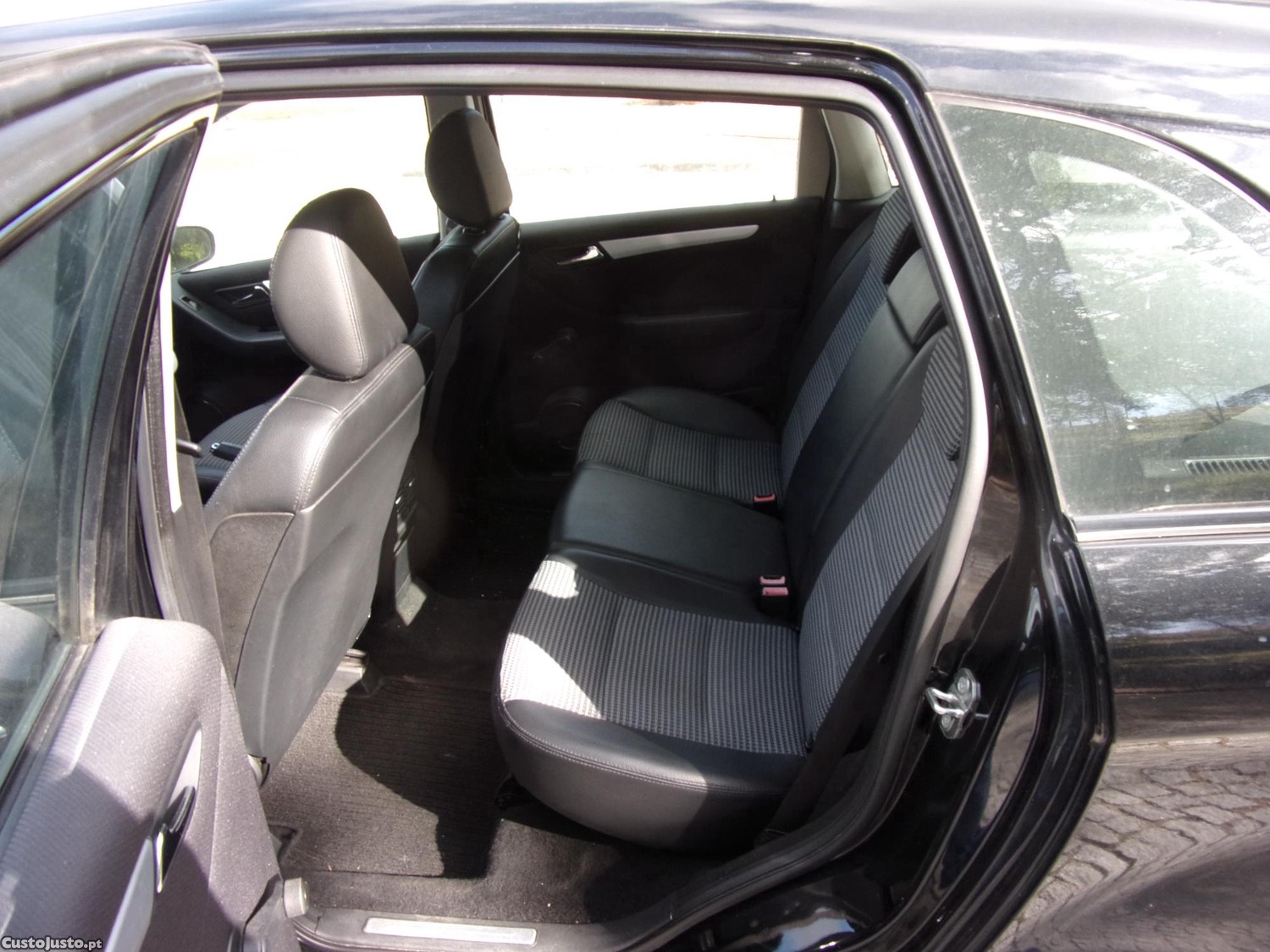 Mercedes-Benz B 200 sports tourer — fotografia 3