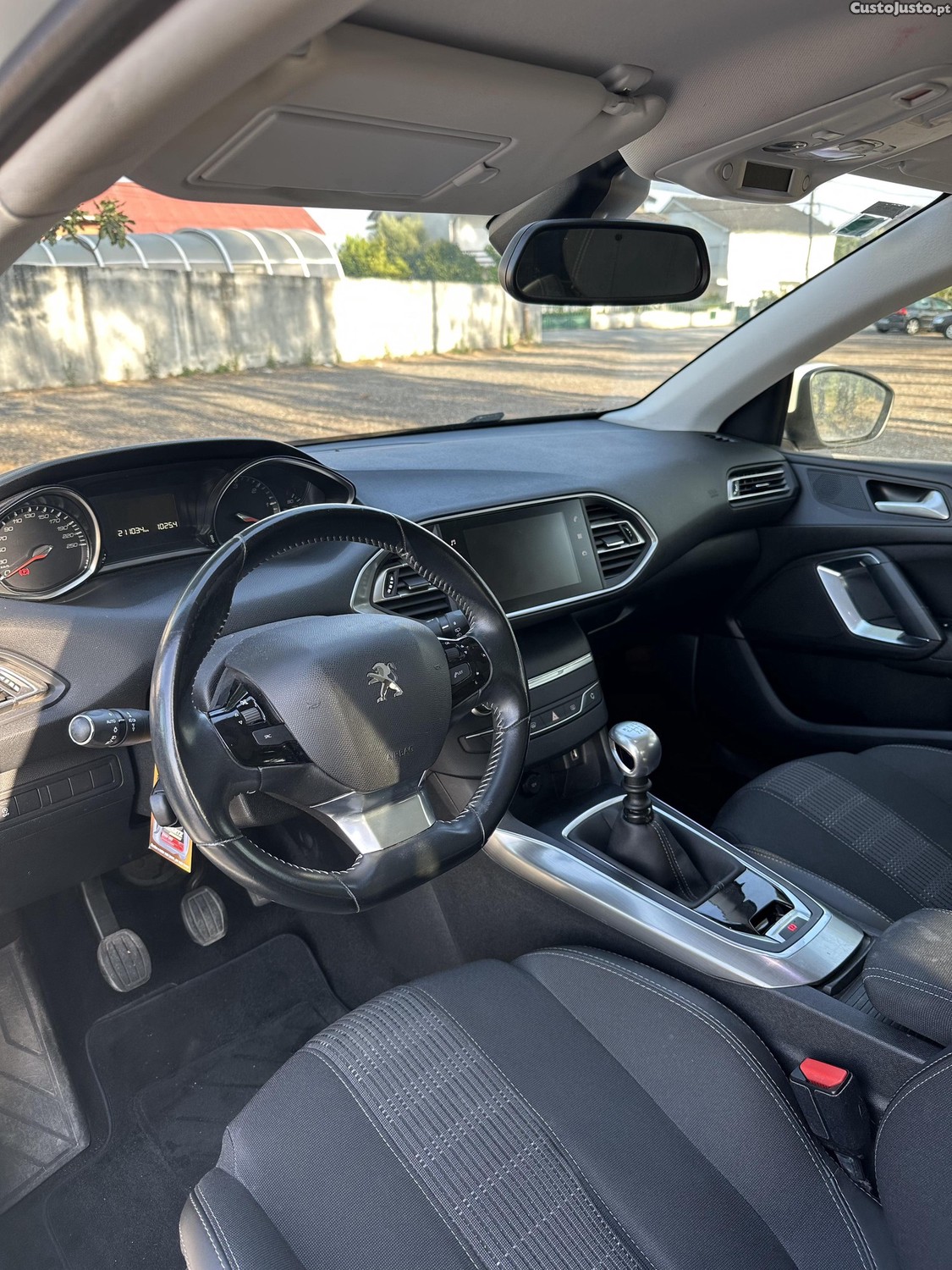 Peugeot 308 Allure — fotografia 4