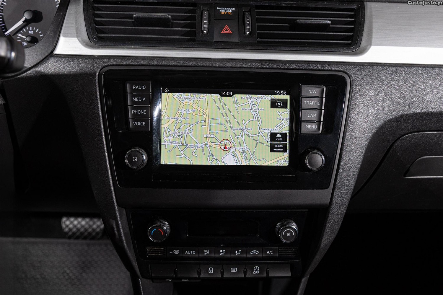 Skoda Rapid 1.4 TDi Ambition DSG — fotografia 12