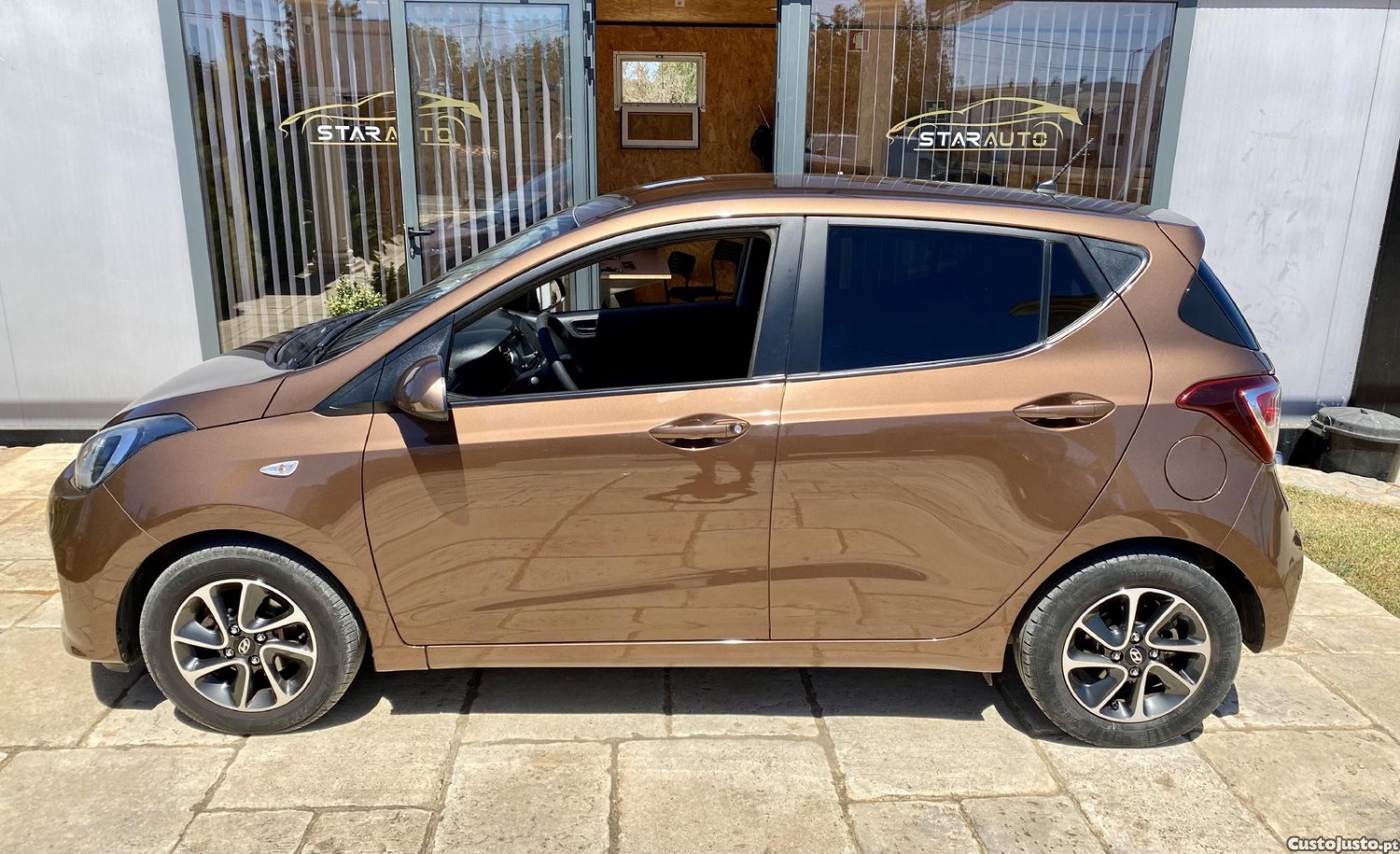 Hyundai i10 1.0 Gasolina — fotografia 9