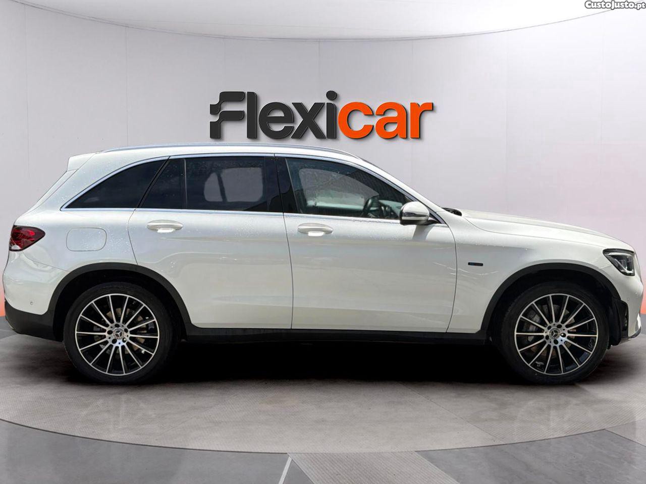 Mercedes-Benz GLC 300 e 4Matic — fotografia 26