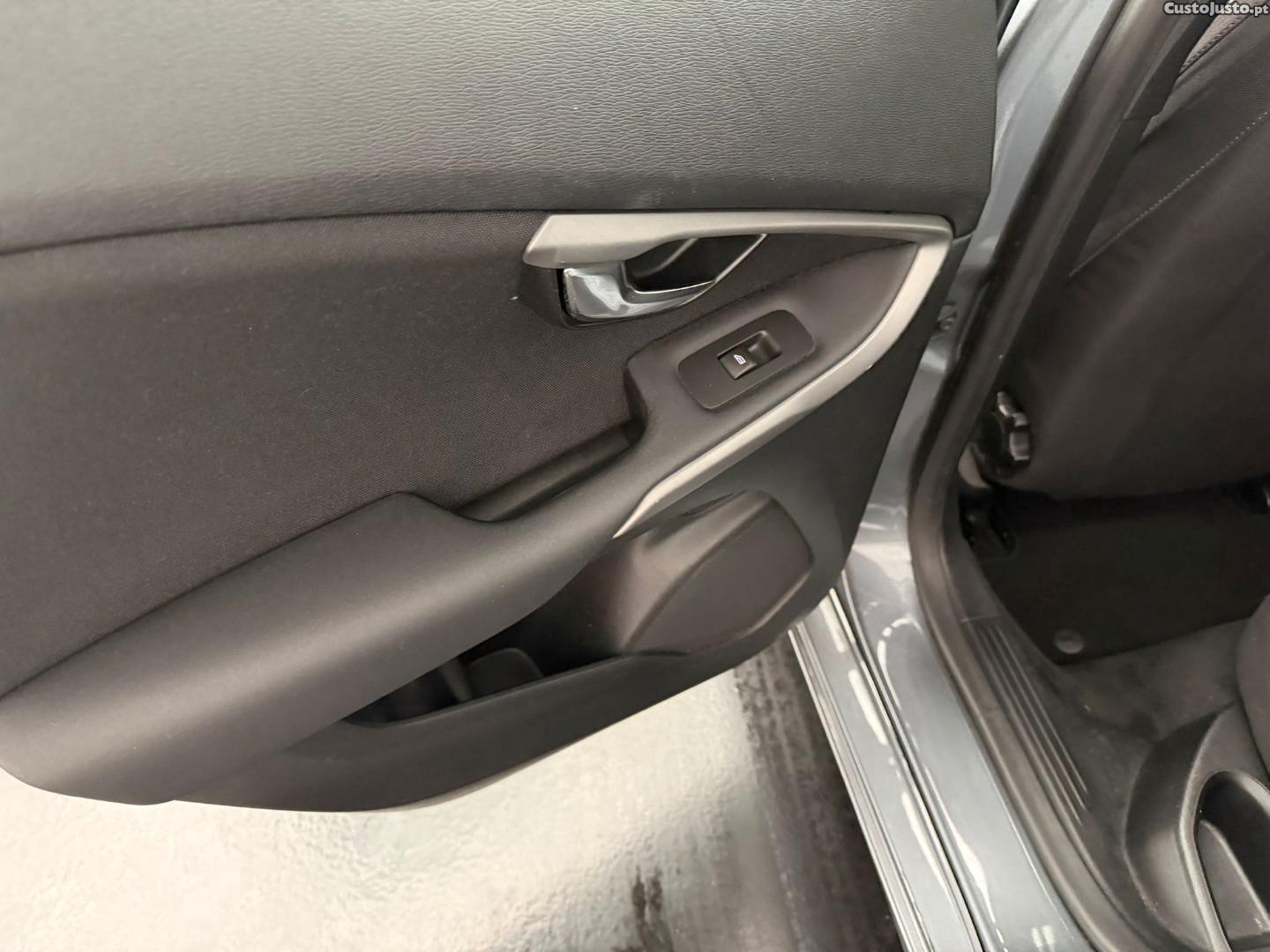 Volvo V40 2.0 — fotografia 4