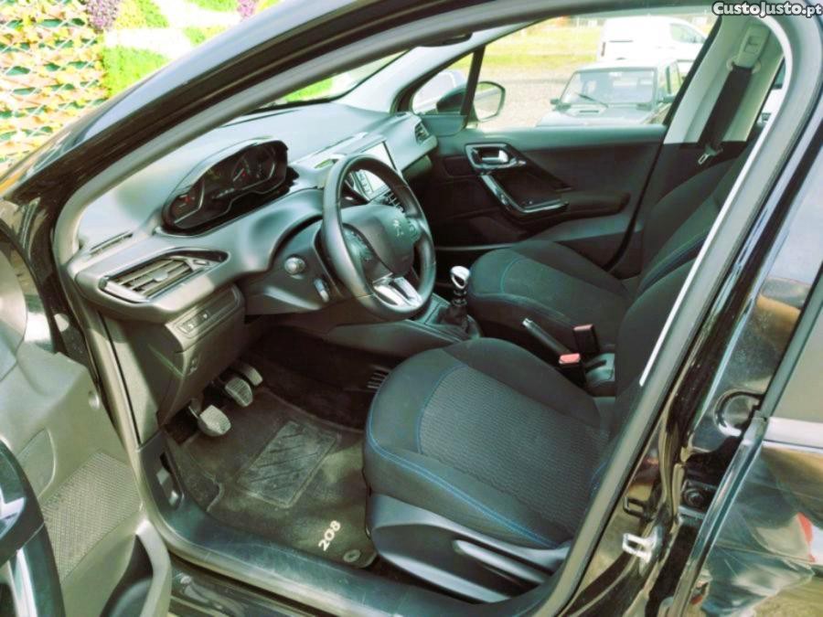 Peugeot 208 1.5 BlueHDi Signature — fotografia 3