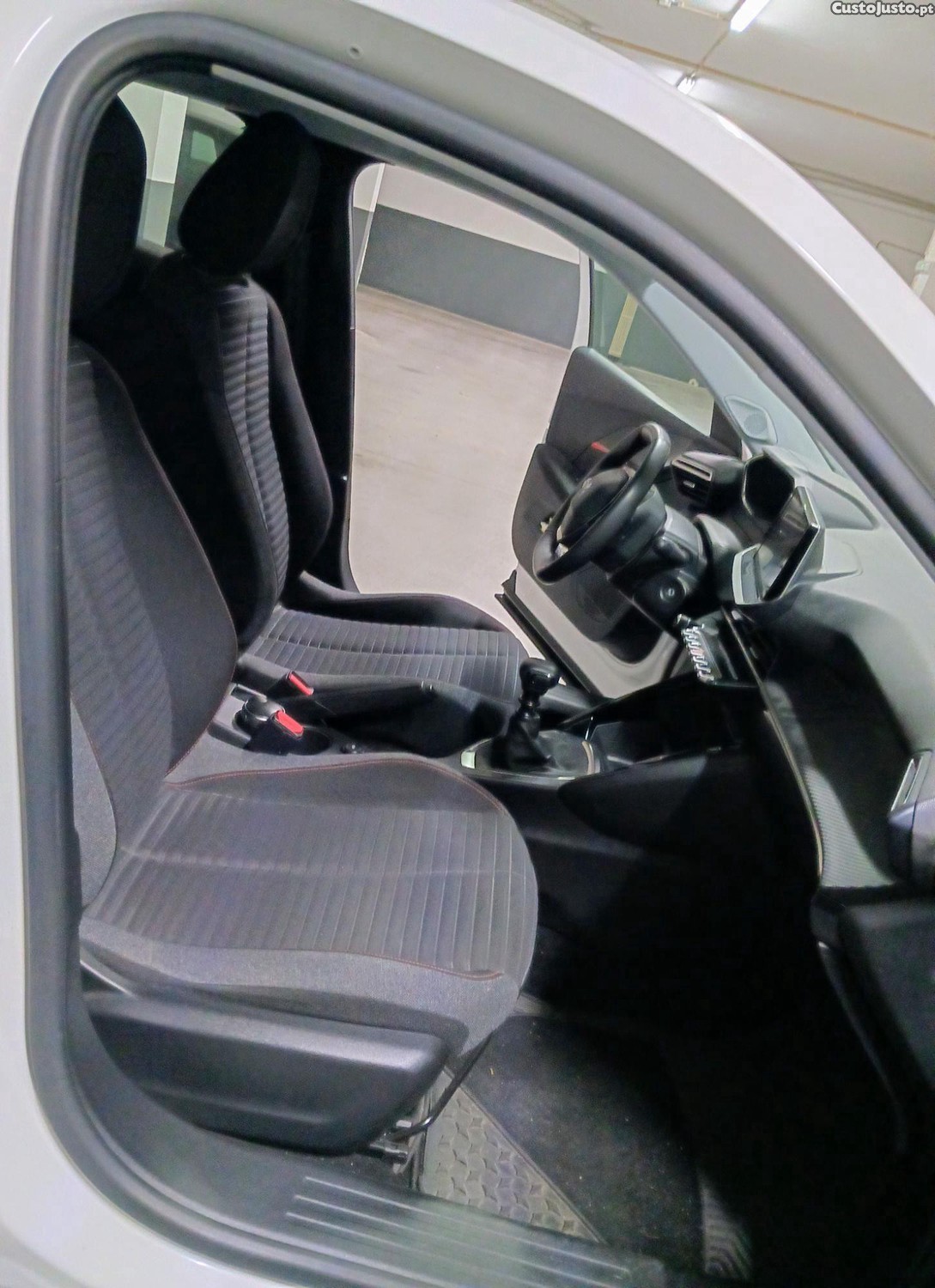 Peugeot 2008 1.2 PureTech Style — fotografia 2