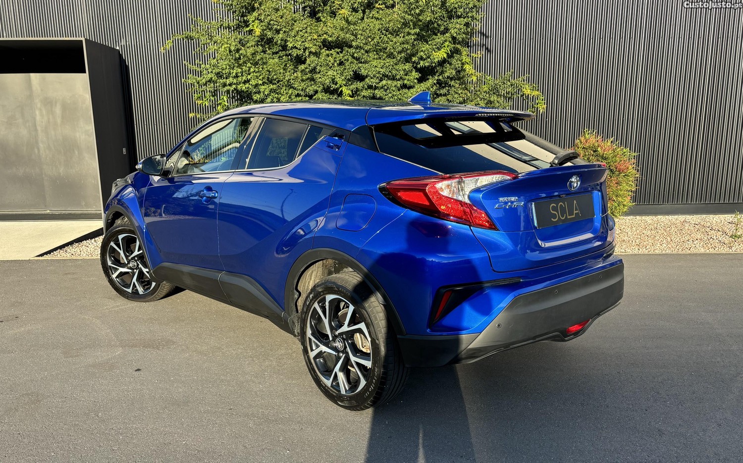 Toyota C-HR 1.2 TURBO — fotografia 8