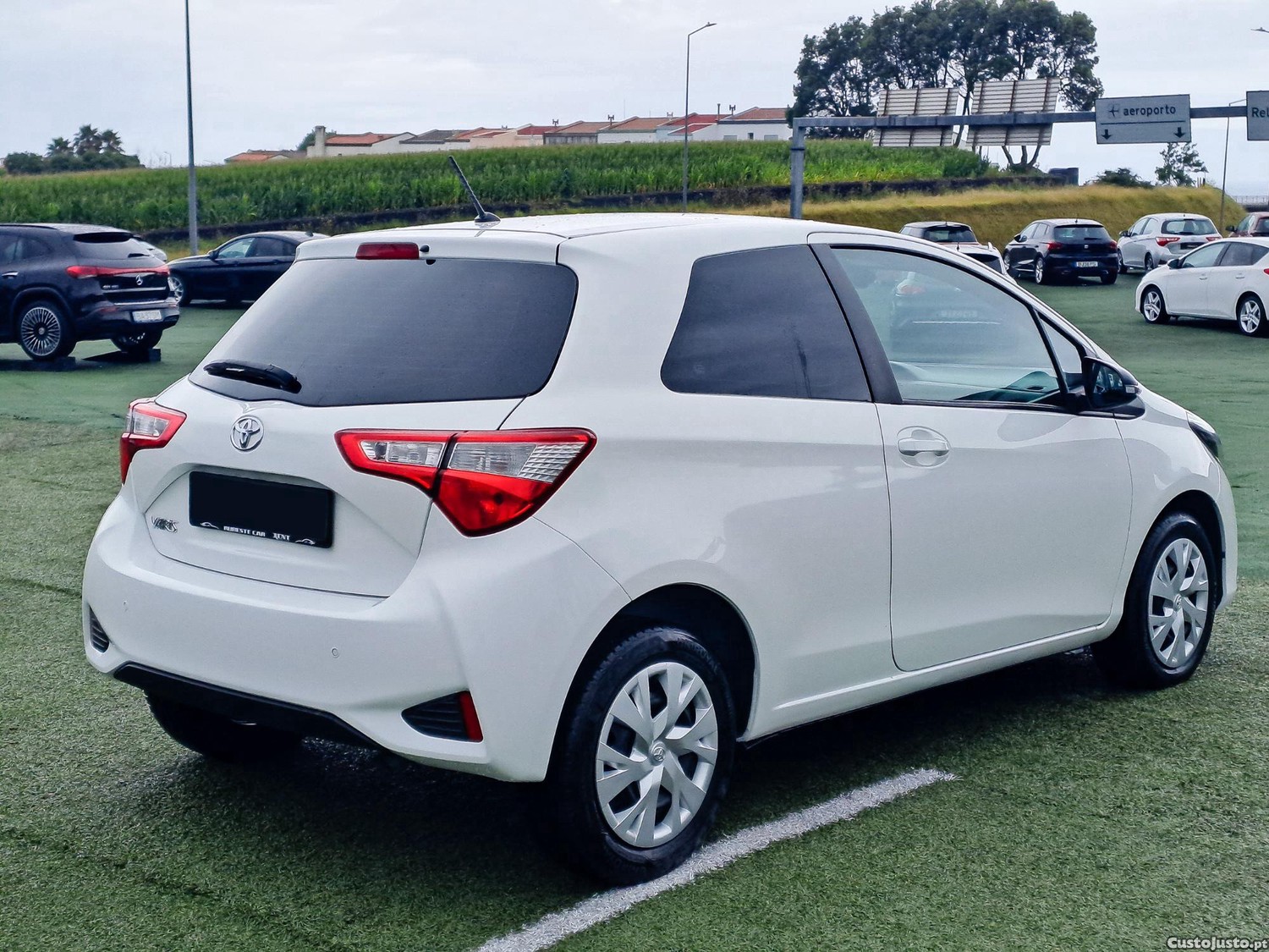 Toyota Yaris 1.4 D4D 90CV COMERCIAL 2018 — fotografia 13