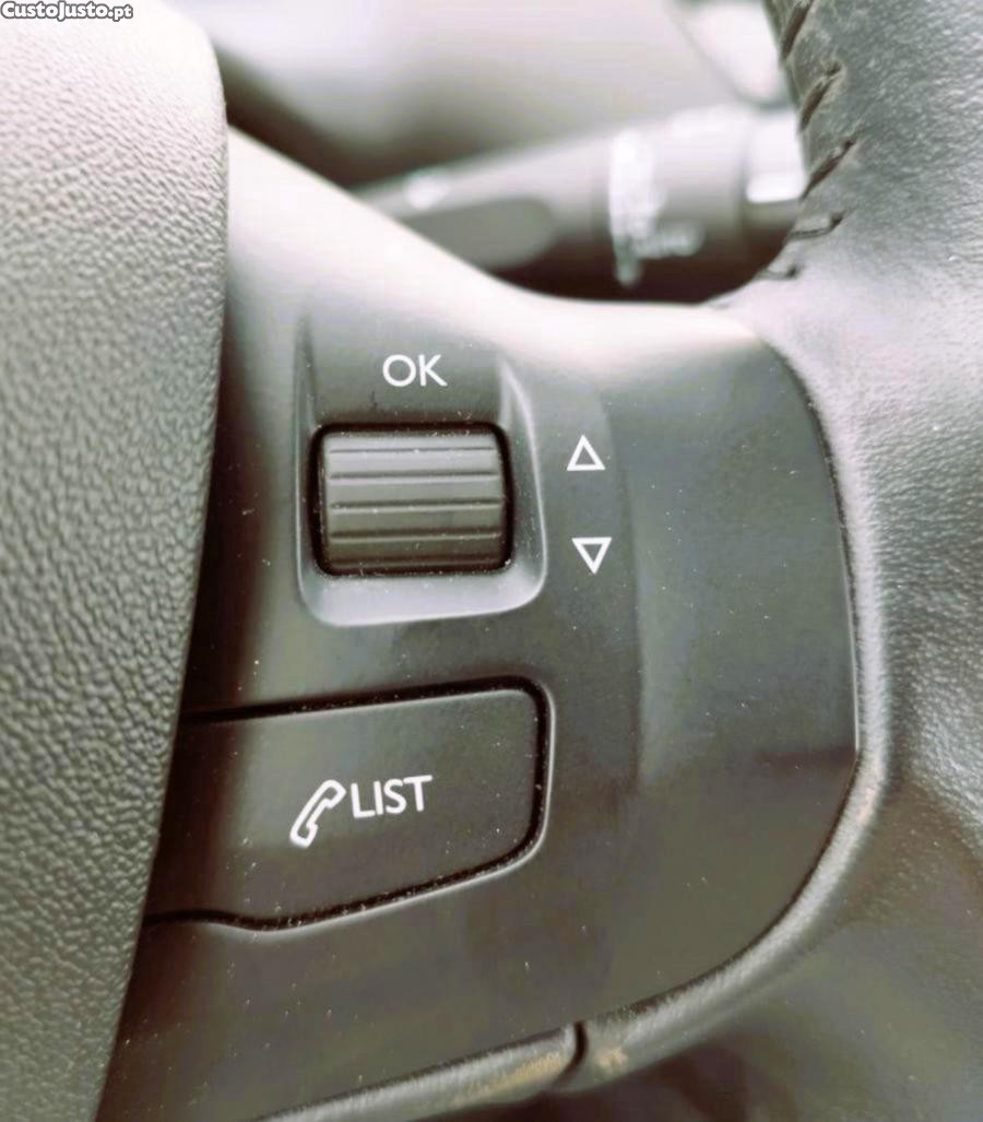 Peugeot 208 1.5 BlueHDi Signature — fotografia 2