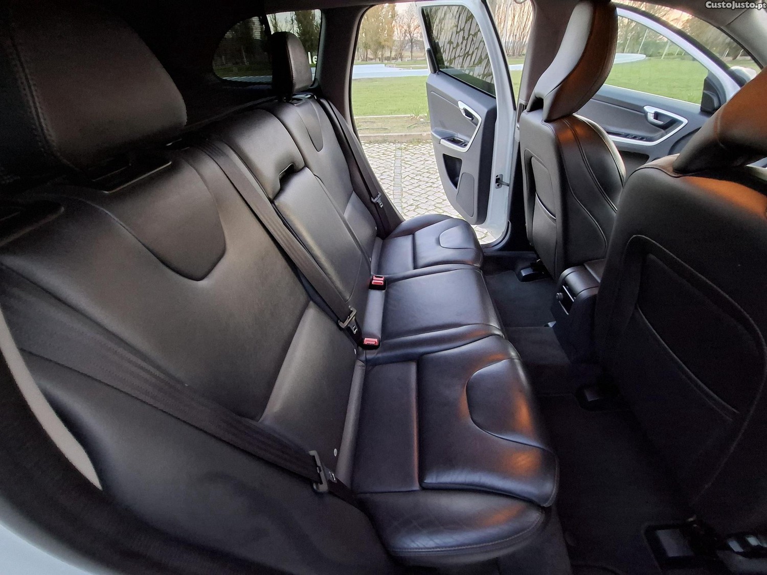 Volvo XC60 2.0 D3 Dynamic - 17 — photo 5