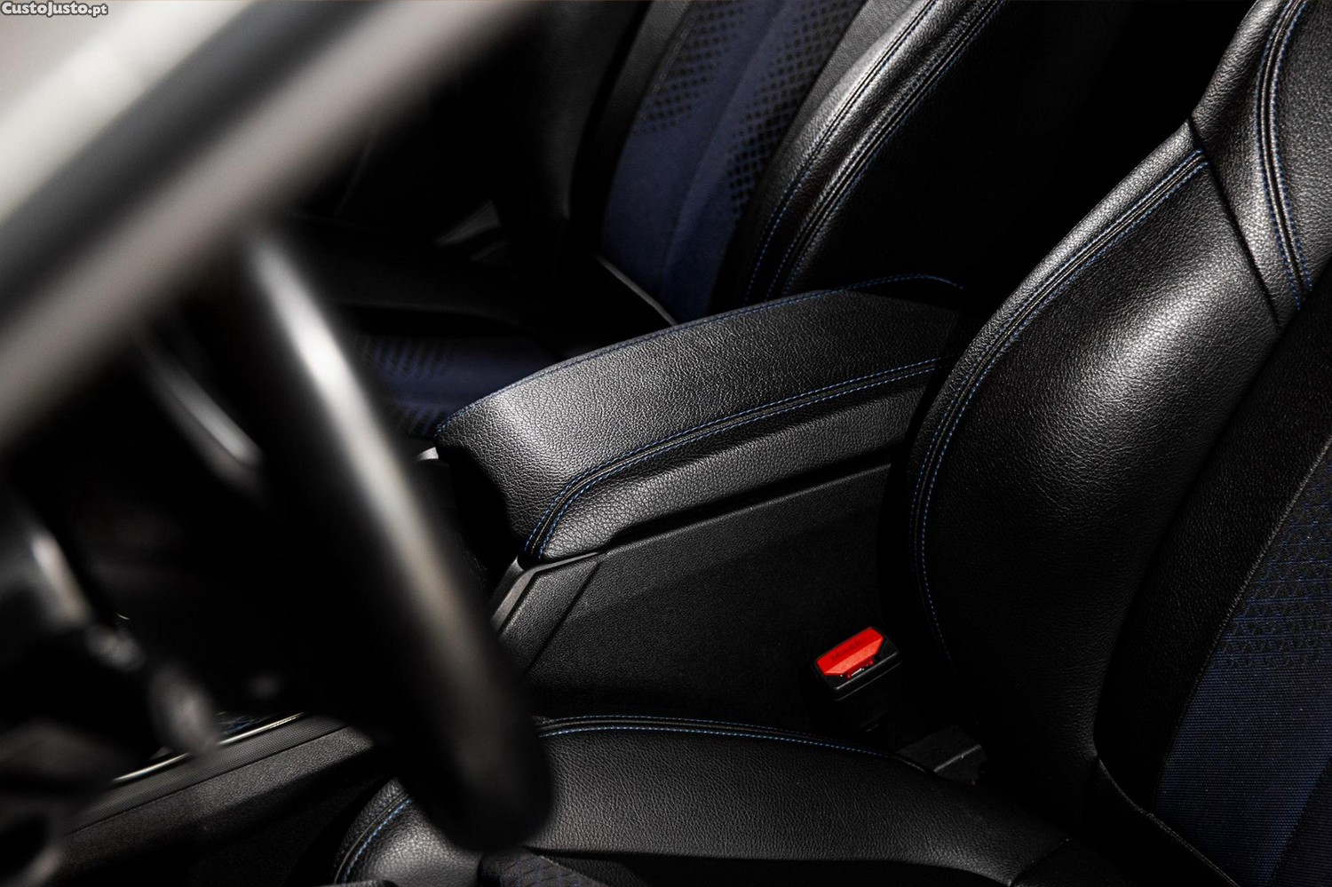 BMW 118 i Pack Desportivo M Auto — fotografia 4