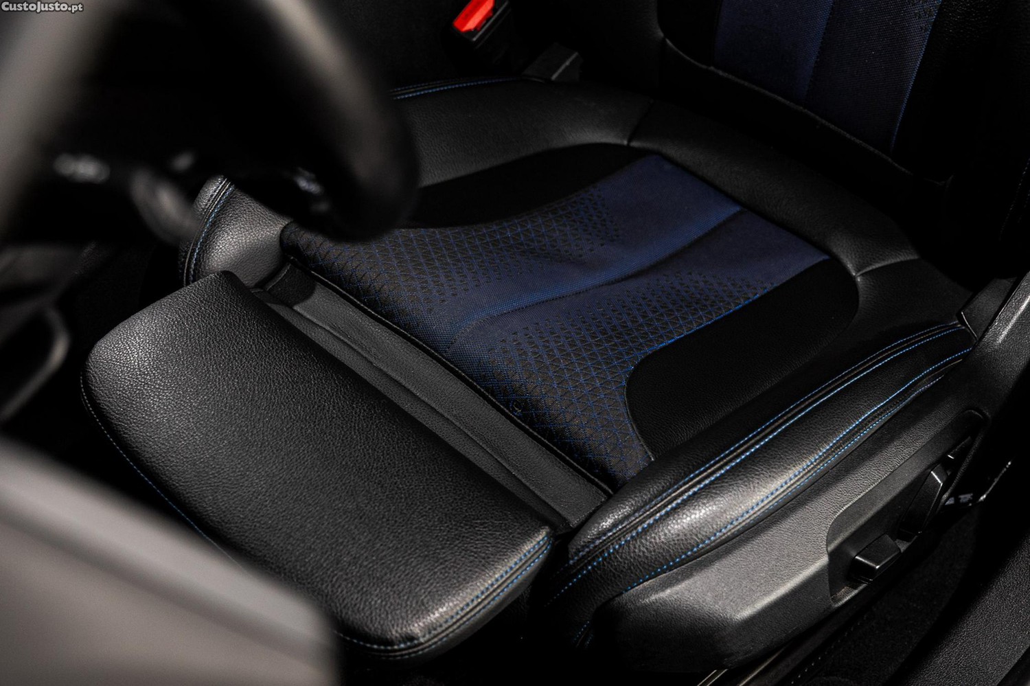 BMW 118 i Pack Desportivo M Auto — fotografia 7