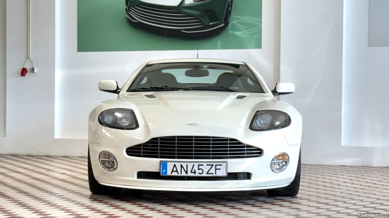 Aston Martin V12 Vanquish S — fotografia 23