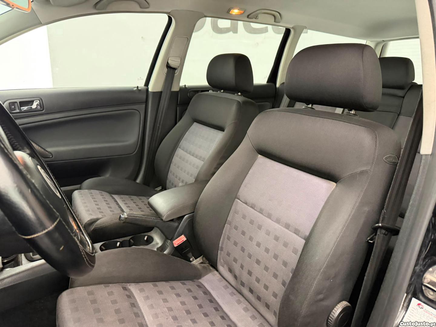Volkswagen Passat VARIANT 1.9 TDI 130CV — fotografia 9