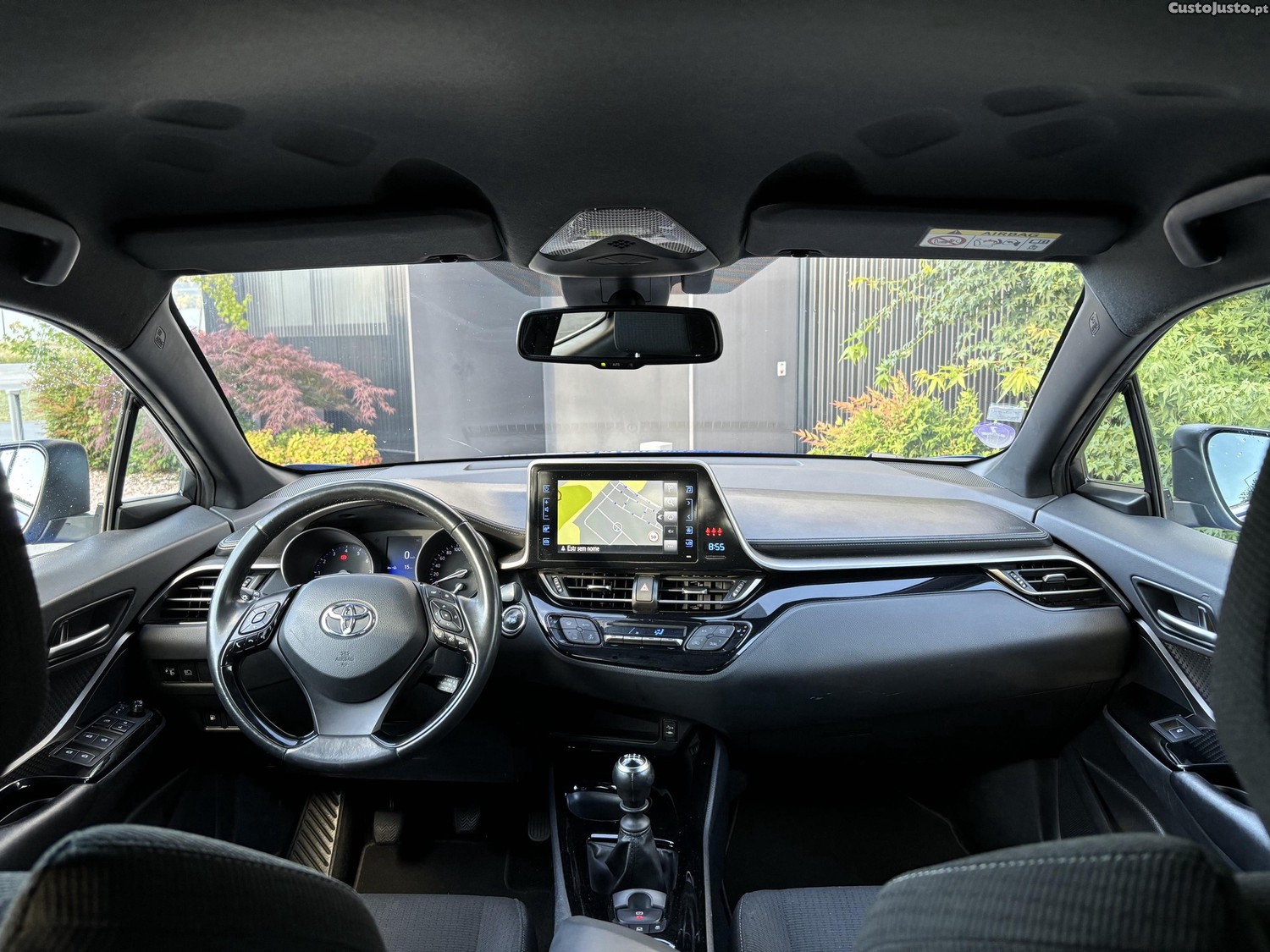 Toyota C-HR 1.2 TURBO — fotografia 7