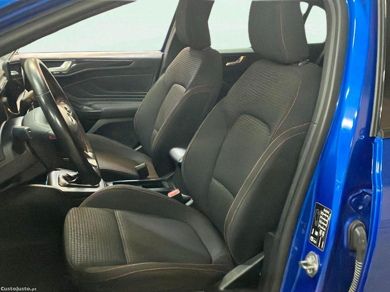 Ford Focus 1.0 EcoBoost MHEV ST-Line — fotografia 10