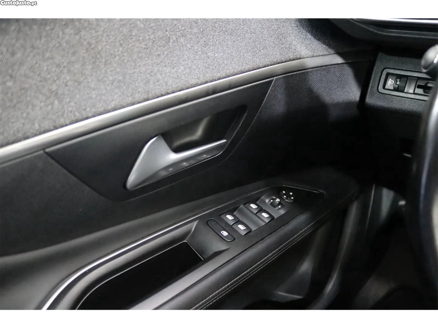 Peugeot 3008 1.2 PureTech Allure EAT8 — fotografia 10