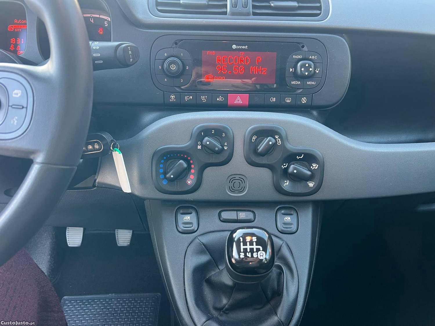 Fiat Panda hibrido city life — fotografia 10