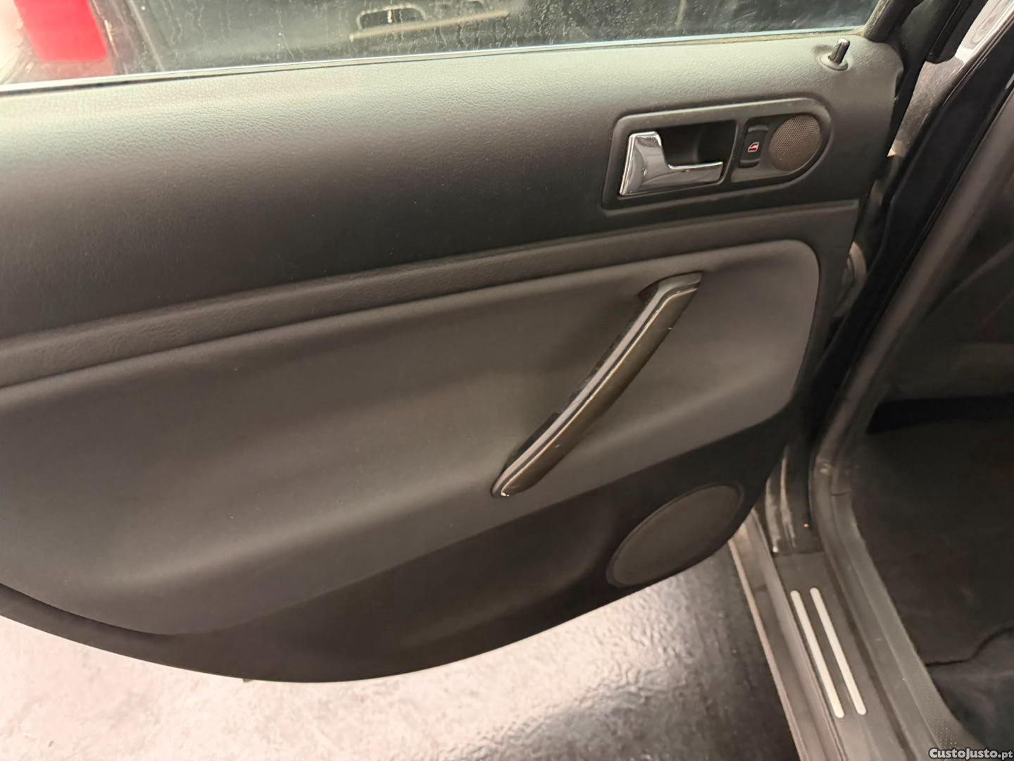Volkswagen Passat VARIANT 1.9 TDI 130CV — fotografia 3