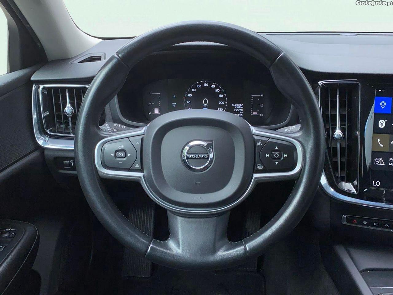 Volvo V60 D3 Momentum — fotografia 4