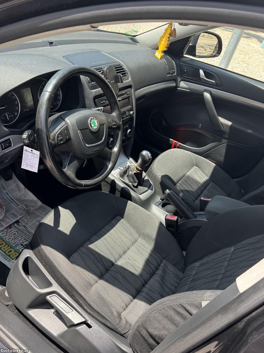 Skoda Octavia 1.6TDI 105cv c/ histórico — fotografia 5